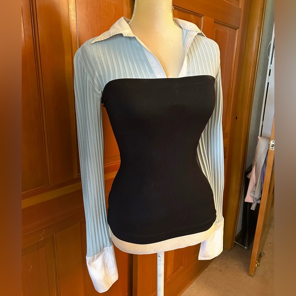 Y2K 1990’s Vintage Blue Cuffed Collar Tee w/ black suspenders - Picture 5 of 16